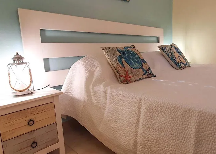 Apartment - Sleeps 2 Parking & Pool Access *