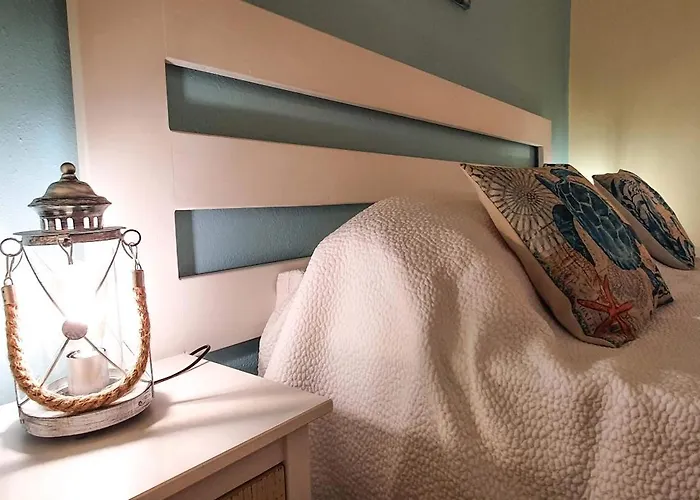 - Sleeps 2 Parking & Pool Access Apartment