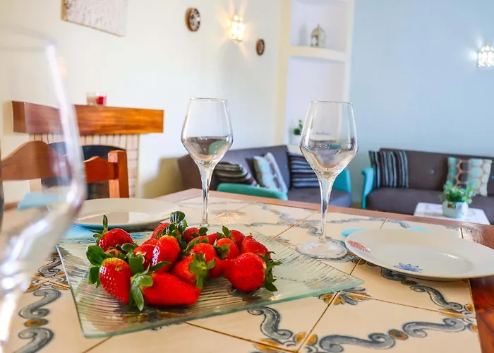 - Sleeps 2 Parking & Pool Access Apartment Albufeira