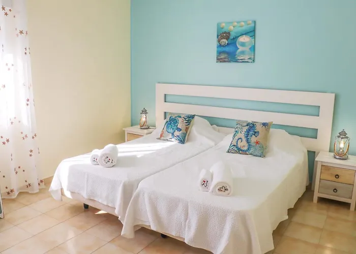 Apartment - Sleeps 2 Parking & Pool Access *
