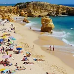 - Sleeps 2 Parking & Pool Access * Αλμπουφέιρα