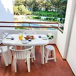 - Sleeps 2 Parking & Pool Access Διαμέρισμα