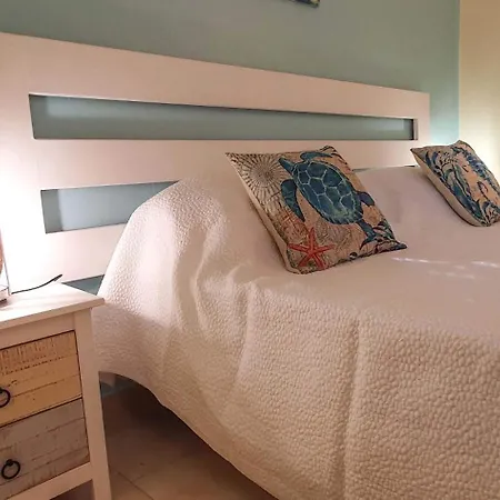 Apartment - Sleeps 2 Parking & Pool Access *