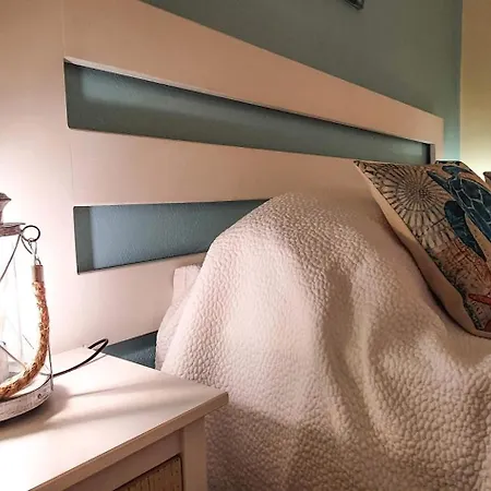 - Sleeps 2 Parking & Pool Access Apartmán