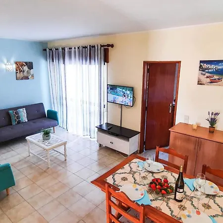- Sleeps 2 Parking & Pool Access Apartmán *