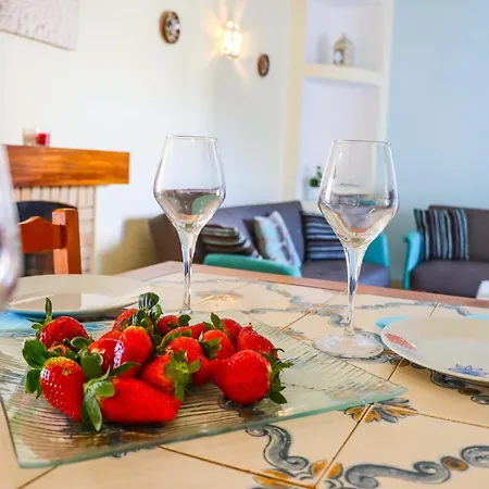 - Sleeps 2 Parking & Pool Access Apartment Albufeira