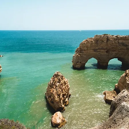 - Sleeps 2 Parking & Pool Access Apartment Albufeira