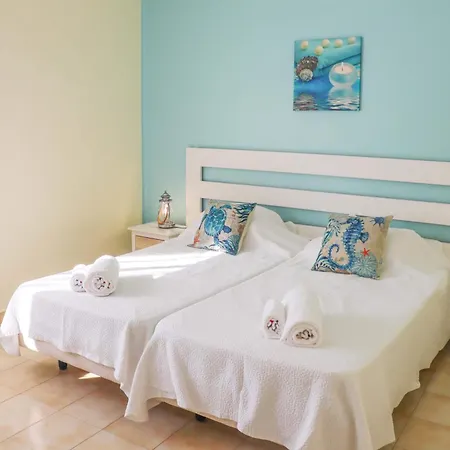Apartamento - Sleeps 2 Parking & Pool Access *