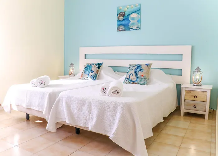 - Sleeps 2 Parking & Pool Access Albufeira