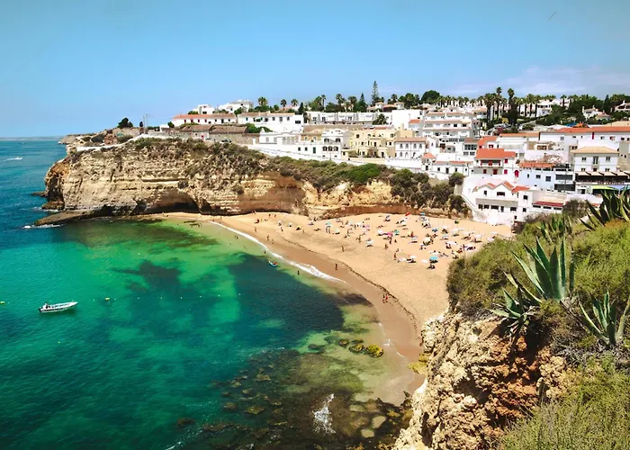 - Sleeps 2 Parking & Pool Access Albufeira