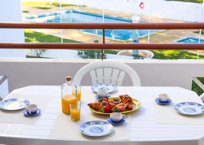 - Sleeps 2 Parking & Pool Access *