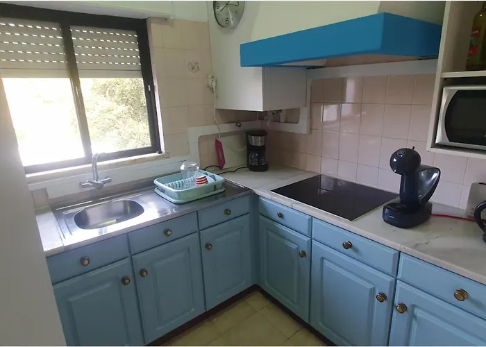 - Sleeps 2 Parking & Pool Access 아파트