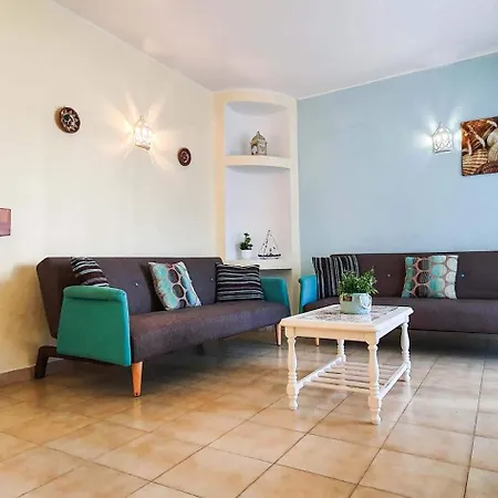 - Sleeps 2 Parking & Pool Access Lägenhet *