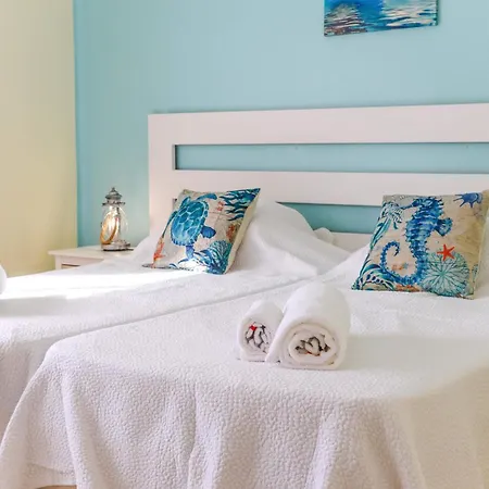 - Sleeps 2 Parking & Pool Access 阿尔布费拉