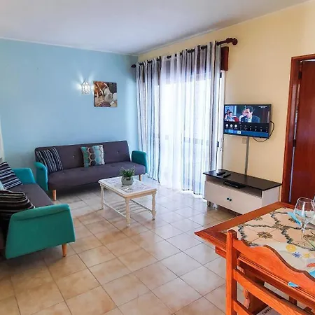 - Sleeps 2 Parking & Pool Access Lägenhet Albufeira