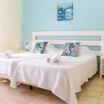 - Sleeps 2 Parking & Pool Access 알부페이라
