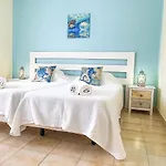 - Sleeps 2 Parking & Pool Access * 알부페이라