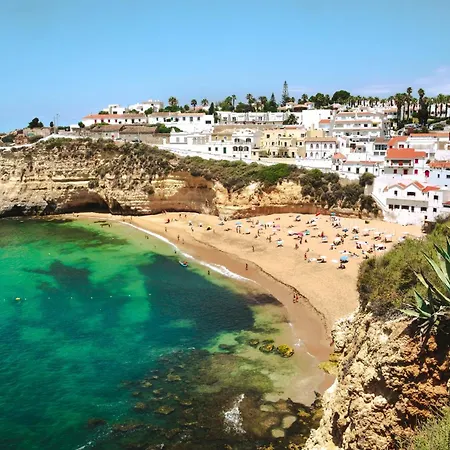 - Sleeps 2 Parking & Pool Access 알부페이라